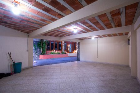 Casa de condomínio para alugar com 600m², 5 quartos e 3 vagas Casa de condomínio para alugar com 600m², 5 quartos e 3 vagasGaragem