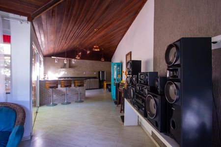 Casa de condomínio para alugar com 600m², 5 quartos e 3 vagas Casa de condomínio para alugar com 600m², 5 quartos e 3 vagasSala