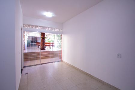 Casa de condomínio para alugar com 600m², 5 quartos e 3 vagas Casa de condomínio para alugar com 600m², 5 quartos e 3 vagasÁrea de Serviço