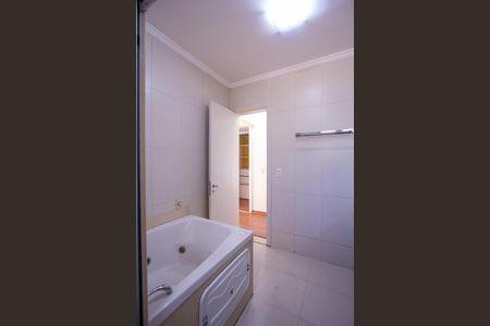 Casa de condomínio para alugar com 600m², 5 quartos e 3 vagas Casa de condomínio para alugar com 600m², 5 quartos e 3 vagasBanheiro da Suíte 3
