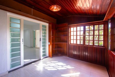 Casa de condomínio para alugar com 600m², 5 quartos e 3 vagas Casa de condomínio para alugar com 600m², 5 quartos e 3 vagasVaranda