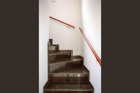 Casa à venda com 183m², 3 quartos e 4 vagasEscada