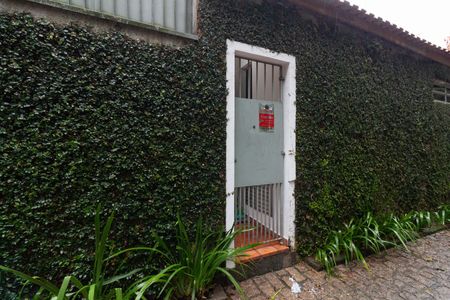 Casa à venda com 220m², 3 quartos e 3 vagas Casa à venda com 220m², 3 quartos e 3 vagasFachada