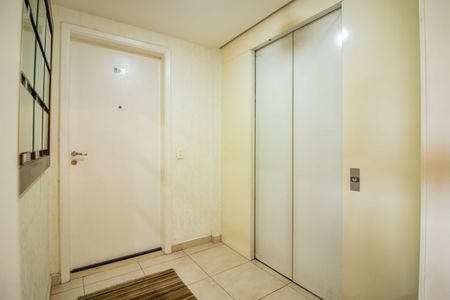 Apartamento à venda com 134m², 3 quartos e 2 vagas Apartamento à venda com 134m², 3 quartos e 2 vagasHall de entrada