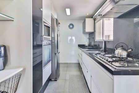 Apartamento à venda com 134m², 3 quartos e 2 vagas Apartamento à venda com 134m², 3 quartos e 2 vagasCozinha e Área de Serviço