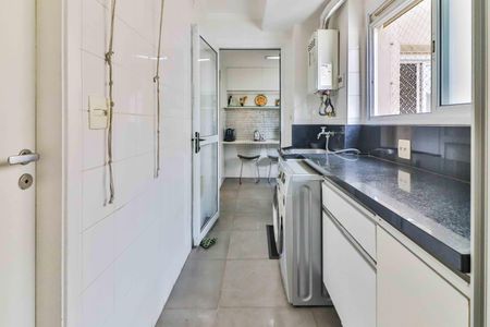 Apartamento à venda com 134m², 3 quartos e 2 vagas Apartamento à venda com 134m², 3 quartos e 2 vagasCozinha e Área de Serviço