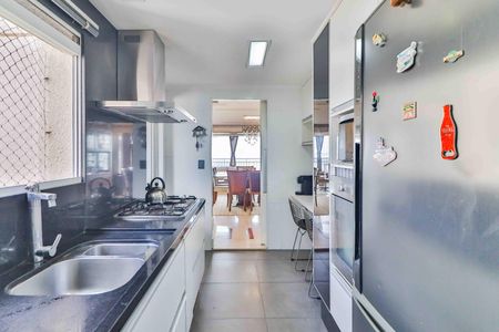 Apartamento à venda com 134m², 3 quartos e 2 vagas Apartamento à venda com 134m², 3 quartos e 2 vagasCozinha e Área de Serviço