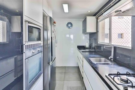 Apartamento à venda com 134m², 3 quartos e 2 vagas Apartamento à venda com 134m², 3 quartos e 2 vagasCozinha e Área de Serviço