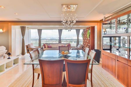 Apartamento à venda com 134m², 3 quartos e 2 vagas Apartamento à venda com 134m², 3 quartos e 2 vagasSala