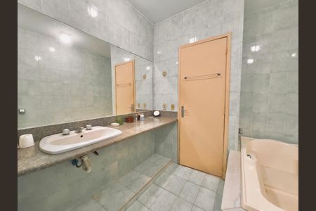 Apartamento à venda com 240m², 3 quartos e sem vaga