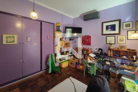 Casa à venda com 320m², 3 quartos e 2 vagasSuíte