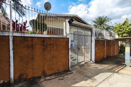 Casa à venda com 320m², 3 quartos e 2 vagasFachada