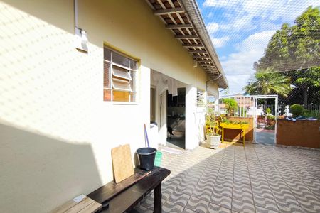 Casa à venda com 320m², 3 quartos e 2 vagasQuintal