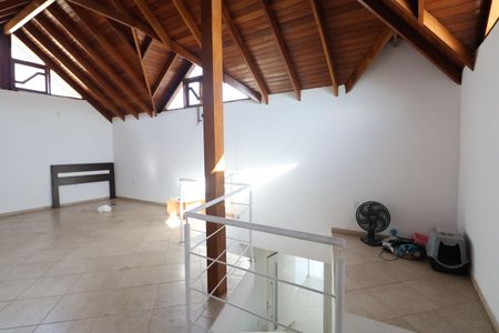 Casa à venda com 400m², 3 quartos e 2 vagasSótão