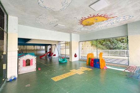 Apartamento à venda com 100m², 3 quartos e 2 vagas Apartamento à venda com 100m², 3 quartos e 2 vagasÁrea Comum - Playground