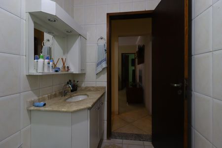 Casa à venda com 116m², 2 quartos e 2 vagasBanheiro