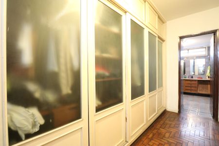 Casa para alugar com 352m², 4 quartos e 8 vagasCloset da suíte