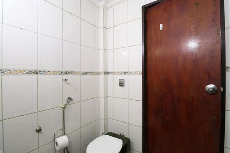 Casa para alugar com 352m², 4 quartos e 8 vagasBanheiro Social