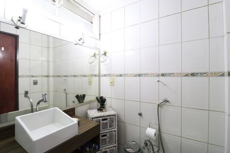 Casa para alugar com 352m², 4 quartos e 8 vagasBanheiro Social