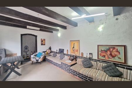 Casa para alugar com 352m², 4 quartos e 8 vagas Casa para alugar com 352m², 4 quartos e 8 vagasÁrea Privativa