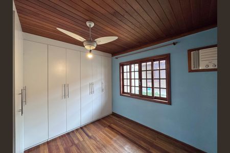 Casa de condomínio à venda com 250m², 4 quartos e 1 vaga Casa de condomínio à venda com 250m², 4 quartos e 1 vagaSuíte 1