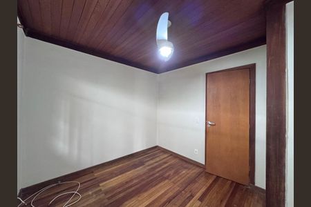 Casa de condomínio à venda com 250m², 4 quartos e 1 vaga Casa de condomínio à venda com 250m², 4 quartos e 1 vagaQuarto 2