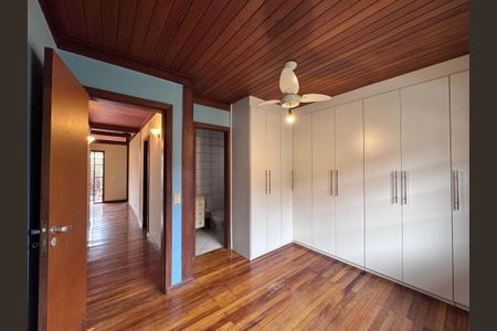 Casa de condomínio à venda com 250m², 4 quartos e 1 vaga Casa de condomínio à venda com 250m², 4 quartos e 1 vagaSuíte 1