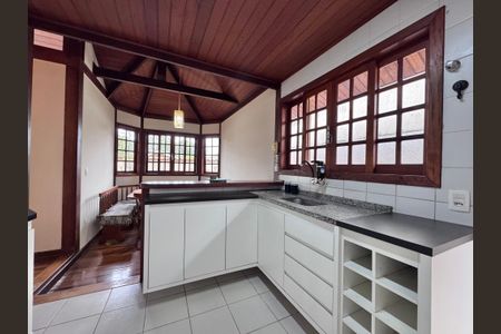 Casa de condomínio à venda com 250m², 4 quartos e 1 vaga Casa de condomínio à venda com 250m², 4 quartos e 1 vagaCozinha
