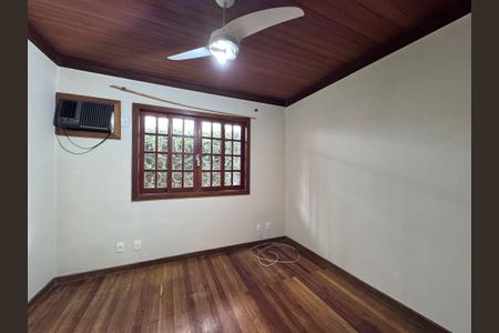 Casa de condomínio à venda com 250m², 4 quartos e 1 vaga Casa de condomínio à venda com 250m², 4 quartos e 1 vagaQuarto 1