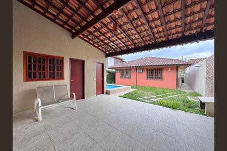 Casa de condomínio à venda com 250m², 4 quartos e 1 vaga Casa de condomínio à venda com 250m², 4 quartos e 1 vagaÁrea externa