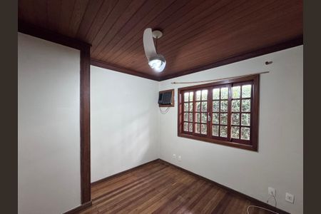 Casa de condomínio à venda com 250m², 4 quartos e 1 vaga Casa de condomínio à venda com 250m², 4 quartos e 1 vagaQuarto 1