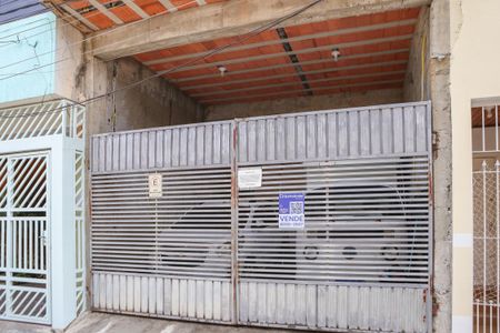 Casa à venda com 75m², 2 quartos e 4 vagas Casa à venda com 75m², 2 quartos e 4 vagasFachada