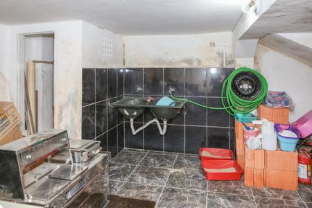 Casa à venda com 75m², 2 quartos e 4 vagas Casa à venda com 75m², 2 quartos e 4 vagasPorão