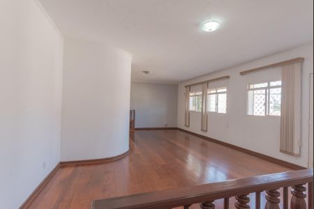 Casa à venda com 240m², 3 quartos e 2 vagasSala