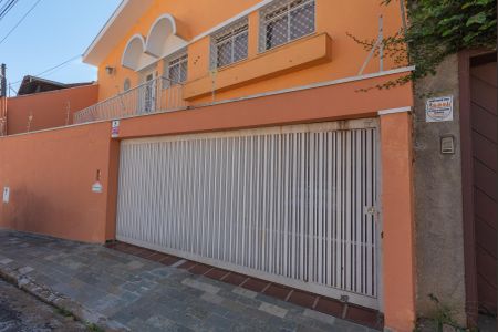 Casa à venda com 240m², 3 quartos e 2 vagasFachada