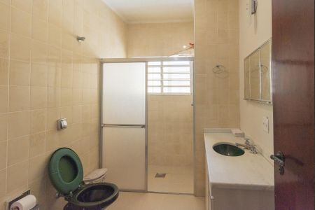 Casa à venda com 240m², 3 quartos e 2 vagasBanheiro
