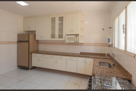 Casa à venda com 240m², 3 quartos e 2 vagasCozinha