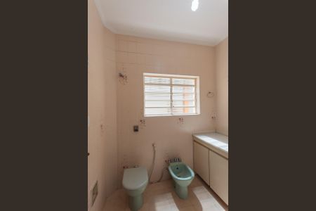 Casa à venda com 240m², 3 quartos e 2 vagasBanheiro da Suíte