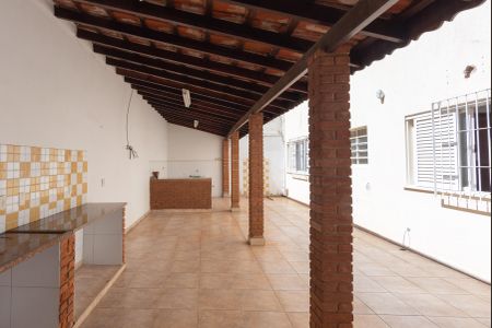 Casa à venda com 240m², 3 quartos e 2 vagasChurrasqueira