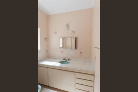 Casa à venda com 240m², 3 quartos e 2 vagasBanheiro da Suíte