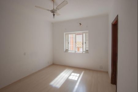 Casa à venda com 240m², 3 quartos e 2 vagasSuíte