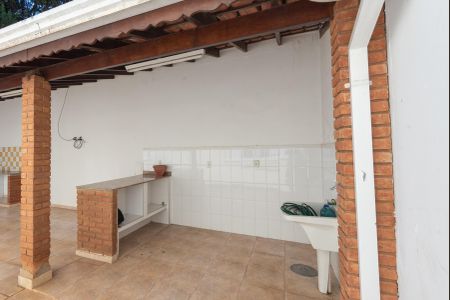 Casa à venda com 240m², 3 quartos e 2 vagasÁrea de Serviço