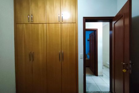 Casa à venda com 267m², 3 quartos e 3 vagas Casa à venda com 267m², 3 quartos e 3 vagasQuarto 2