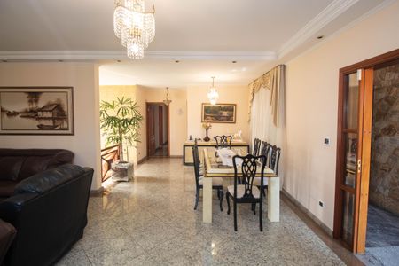 Casa à venda com 290m², 3 quartos e 6 vagas Casa à venda com 290m², 3 quartos e 6 vagasSala de Jantar
