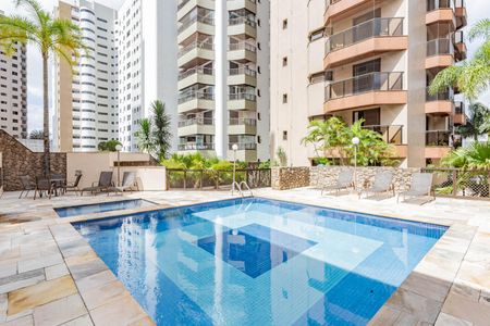 Apartamento à venda com 240m², 3 quartos e 3 vagasÁrea comum - Piscina