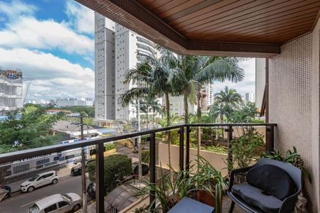 Apartamento à venda com 240m², 3 quartos e 3 vagasVaranda Sala