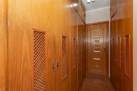 Apartamento à venda com 240m², 3 quartos e 3 vagasCloset da suíte 1