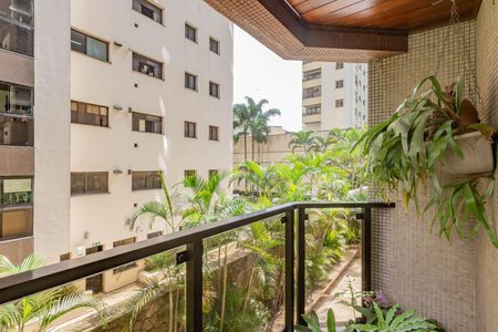 Apartamento à venda com 240m², 3 quartos e 3 vagasVaranda Suíte 3