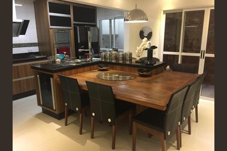 Casa de Condomínio à venda com 3 quartos, 250m² em Jardim Peri, São Paulo