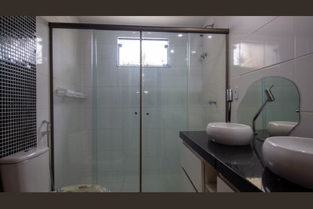 Casa à venda com 400m², 4 quartos e 2 vagas Casa à venda com 400m², 4 quartos e 2 vagasBanheiro da Suíte 2